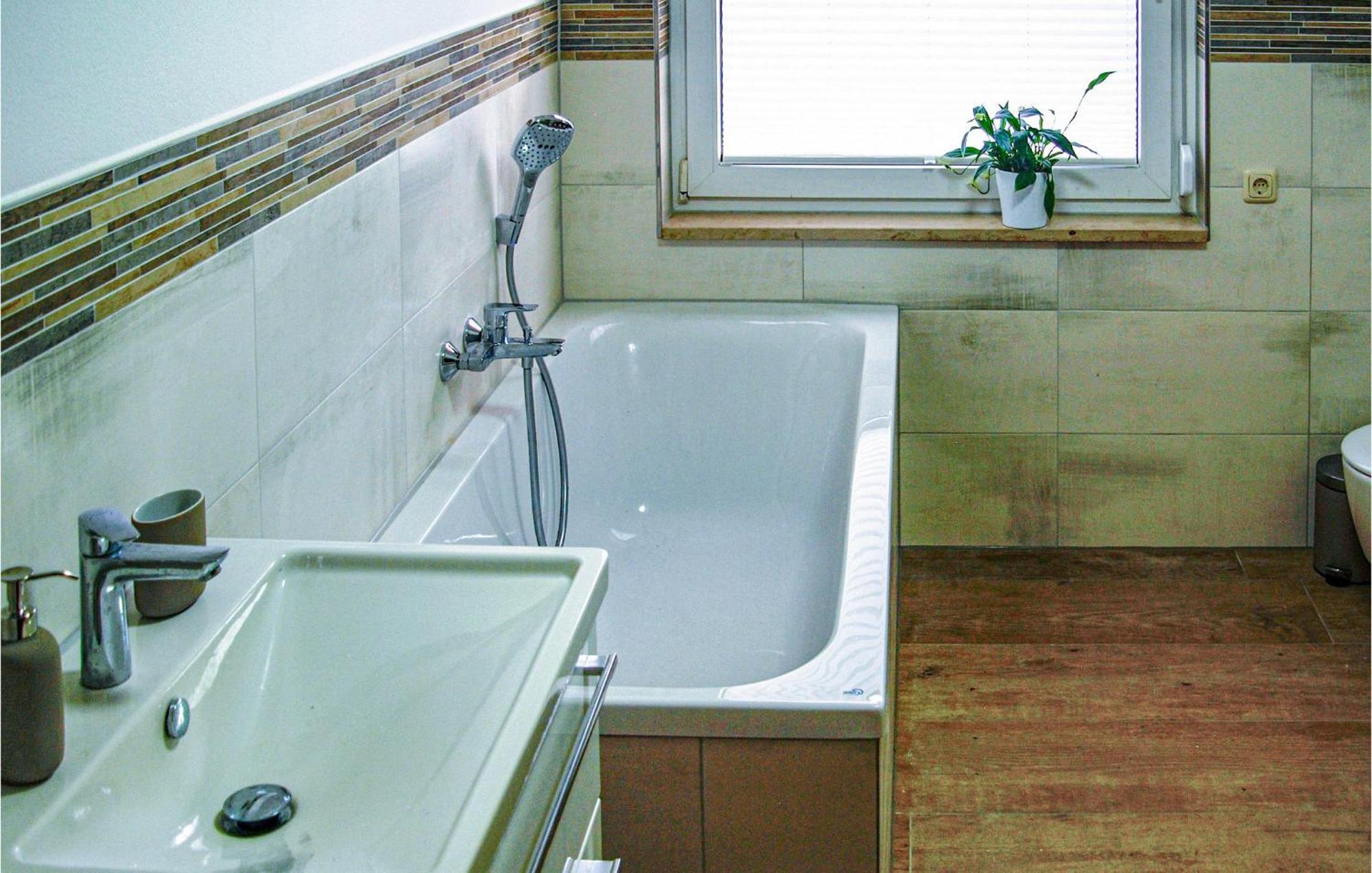 3 Bedroom Beautiful Home In 新勃兰登堡 外观 照片